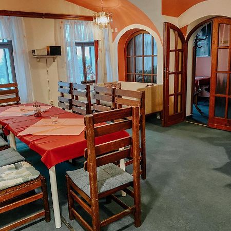 Vinarna Vikarka Hotel Litomerice Exterior photo