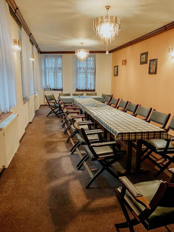 Vinarna Vikarka Hotel Litomerice Exterior photo
