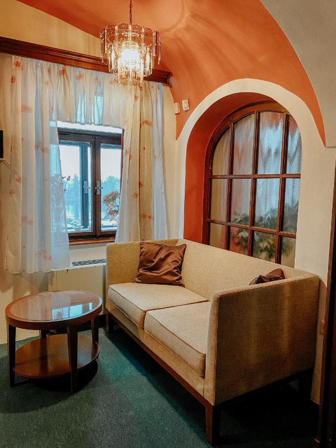 Vinarna Vikarka Hotel Litomerice Exterior photo