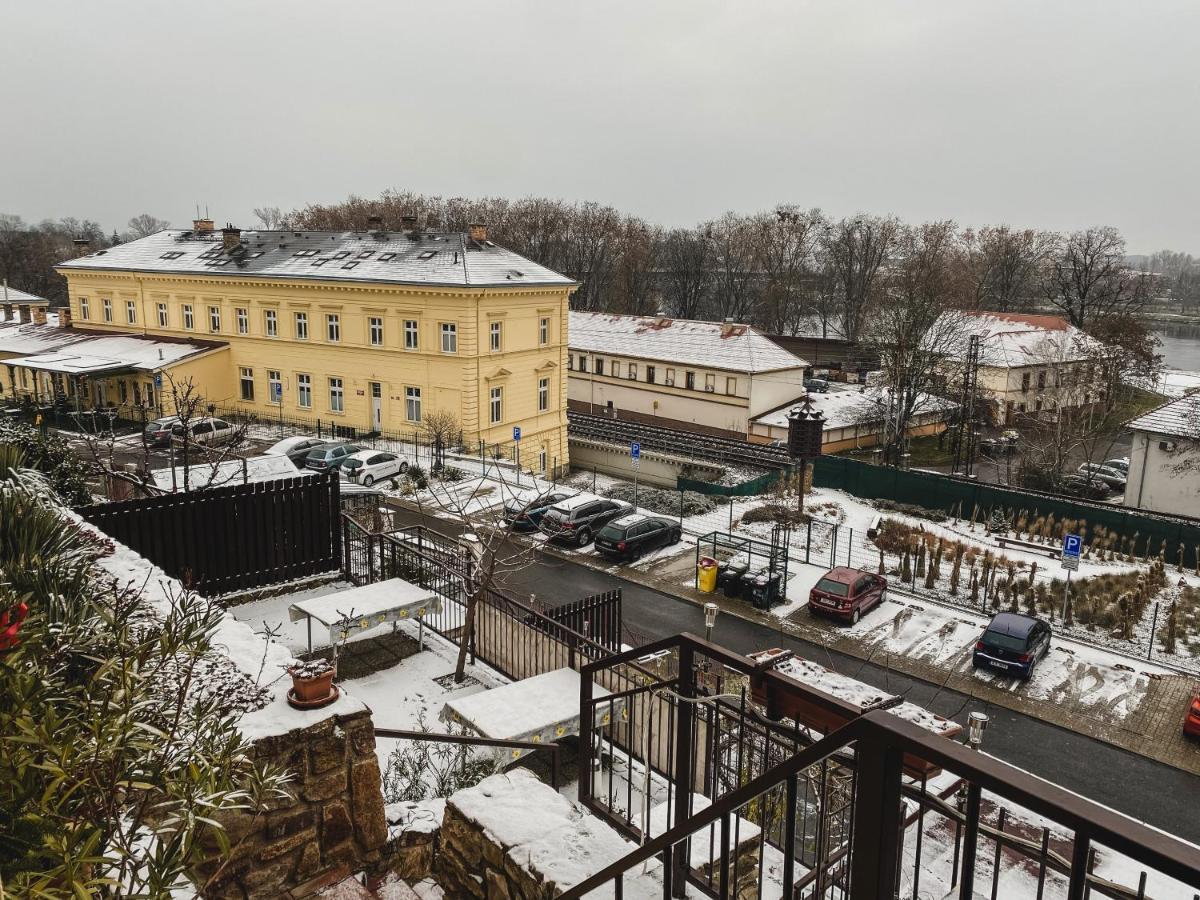 Vinarna Vikarka Hotel Litomerice Exterior photo